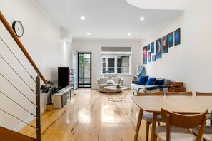 Interior - Lego-Aerospace/Free Parking/CBD/Chinatown (Adelaide)