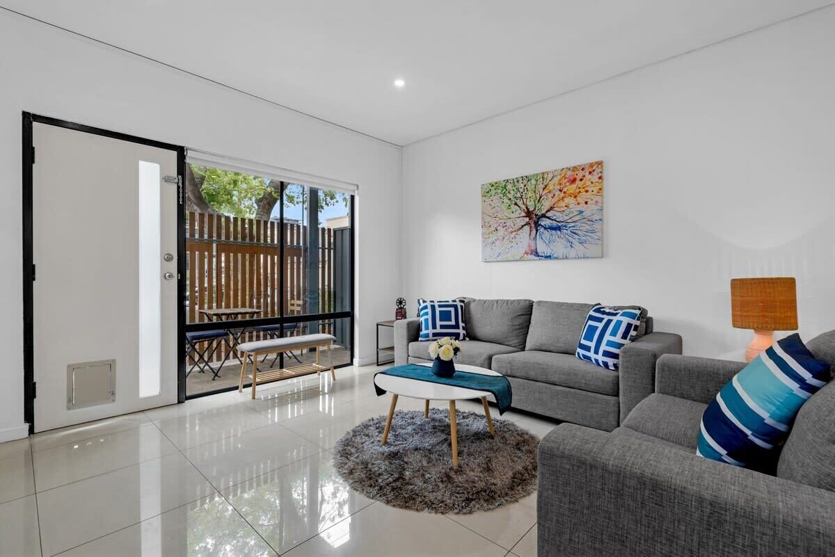 Televisión y oficina 