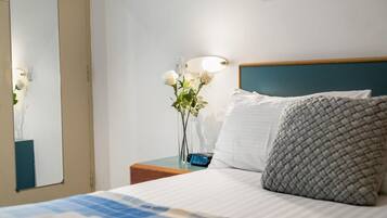 Iron/ironing board, bed sheets