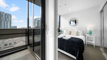 2 bedrooms, desk, iron/ironing board, WiFi