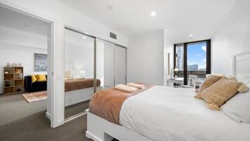 2 Schlafzimmer, Schreibtisch, Bügeleisen/Bügelbrett, Reisekinderbett