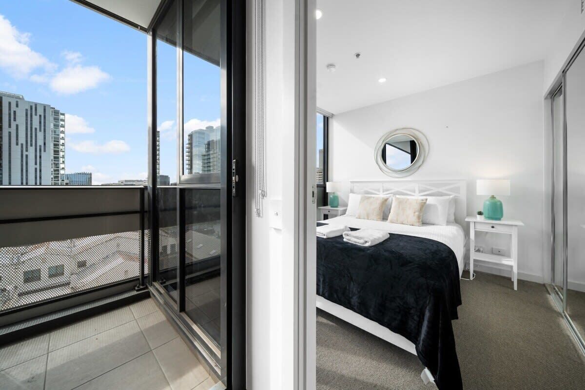 2 bedrooms, desk, iron/ironing board, WiFi