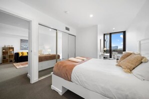 2 habitaciones, escritorio, tabla de planchar con plancha y wifi 