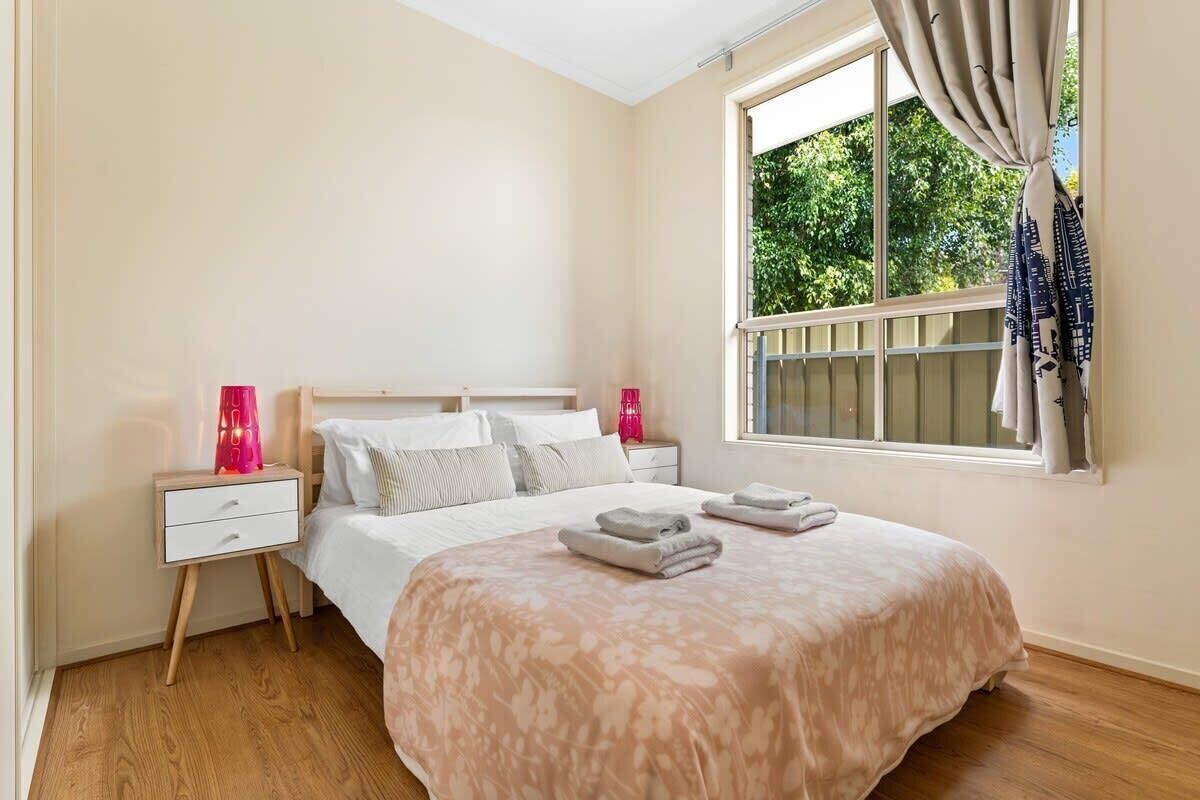 3 camere, una scrivania, ferro/asse da stiro, culla da viaggio