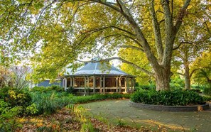 Exterior - CBD Modern 2BR/ Free Parking (Adelaide)