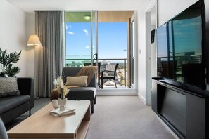 TV - CBD Modern 2BR/ Free Parking (Adelaide)