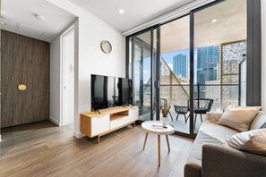 TV - City Escape /Realm 1 BR Apt/ Wi-Fi/Gym (Adelaide)