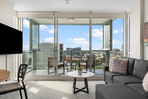 TV - Cosy 2BR CBD Apt. Free Wi-Fi Parking Pool (Adelaide)