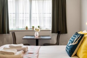 1 bedroom, iron/ironing board, bed sheets - Hidden Gem - Adelaide CBD (Adelaide)