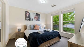 3 bedrooms, iron/ironing board, WiFi, bed sheets