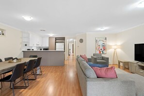 Interior - Peaceful 3BR family home Free Wi-Fi Free Parking (Dover Gardens)