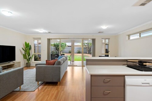Peaceful 3BR family home Free Wi-Fi Free Parking