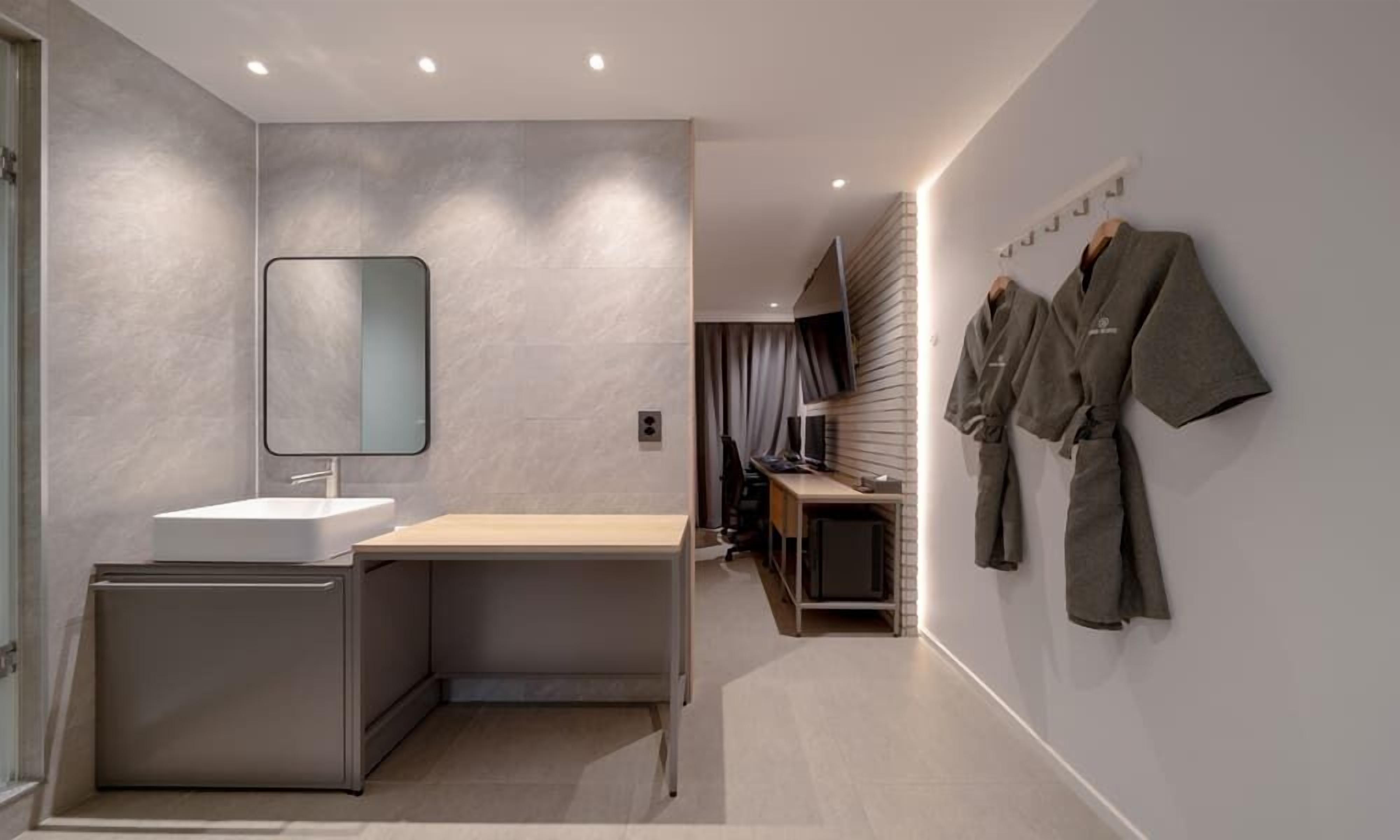 Suíte | Banheiro | Produtos de toalete grátis, secador de cabelo, roupões de banho 