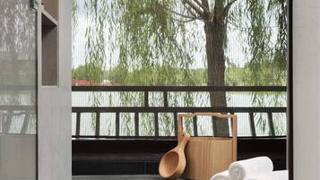 1 bedroom, premium bedding, down duvets, Select Comfort beds