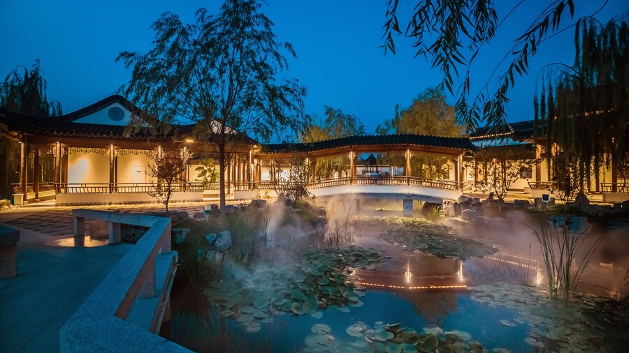 Yihe lake shore Hotspring
