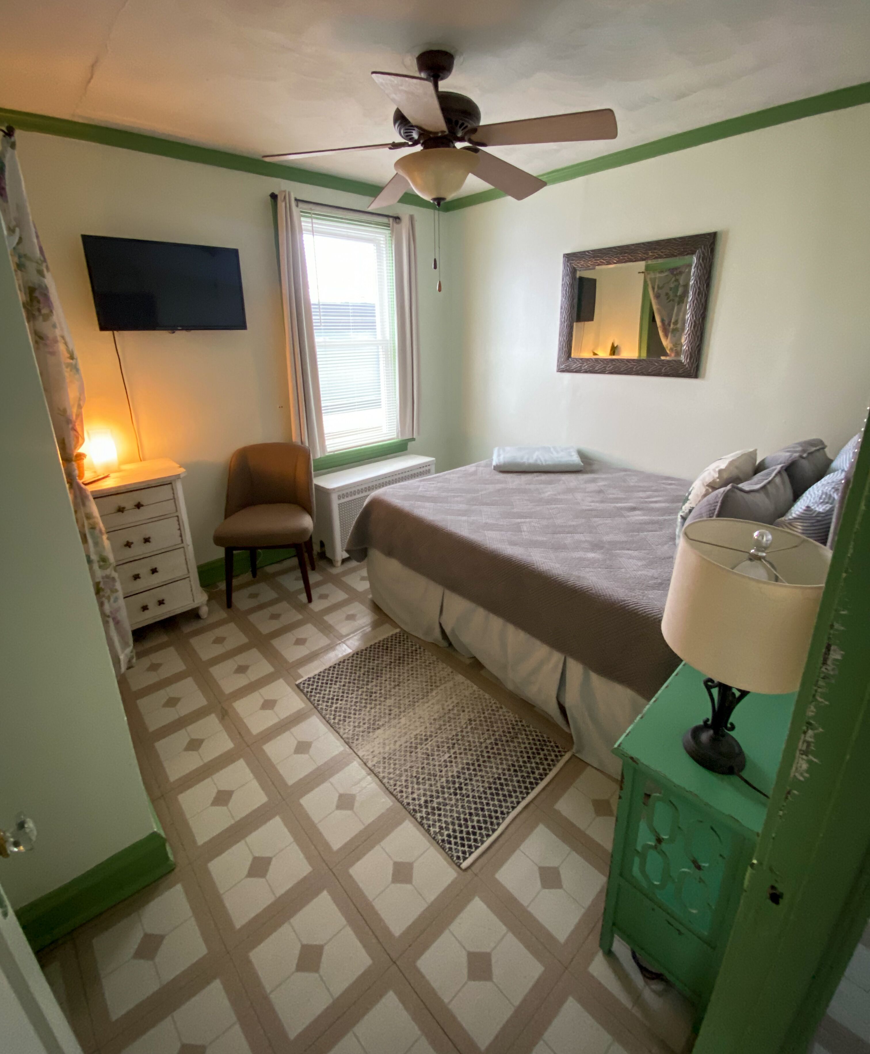 2 多间卧室、免费 WiFi、床单