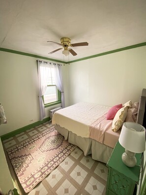 2 bedrooms, free WiFi, bed sheets - lovely and cozy vintage two bedroom, 🐾friendly apartment (Chicago)