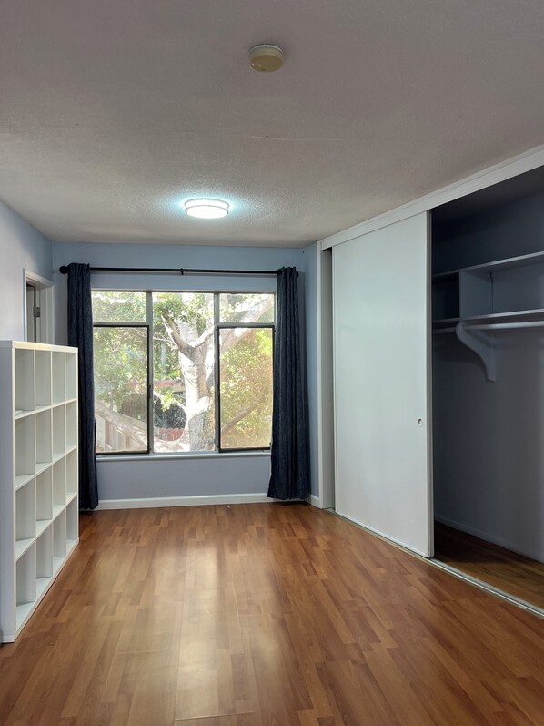 Interior - Best location of Oakland Lake Merritt Park & Gardens. New remodeled & furnished (Oakland)