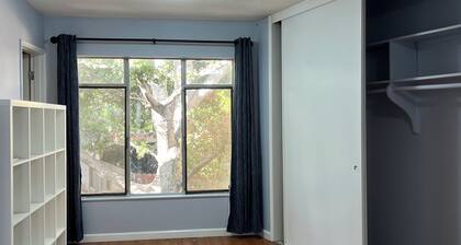 Best location of Oakland Lake Merritt Park & Gardens. New remodeled & furnished