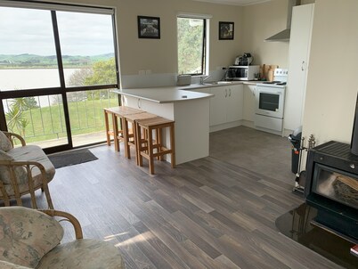 Peaceful riverfront cottage in tiny northland town