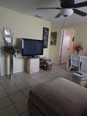 2 Schlafzimmer, Schreibtisch, WLAN, Bettwäsche