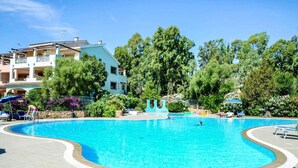 Seasonal outdoor pool - Jacopo House 1.5 km From Sea (Olbia)