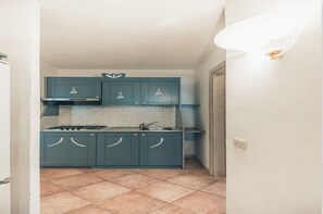 Family Apartment, 1 Bedroom (Jacopo House 1.5 km From Sea) | Private kitchen | Fridge, oven, stovetop, cookware/dishes/utensils