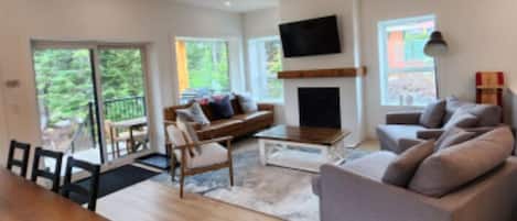 Smart TV, chimenea y videojuegos