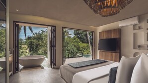 Jungle Room with Pool & Bathtub