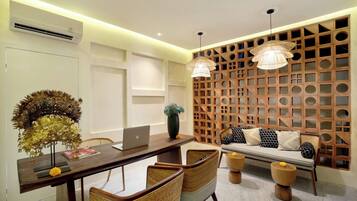 Coin salon dans le hall