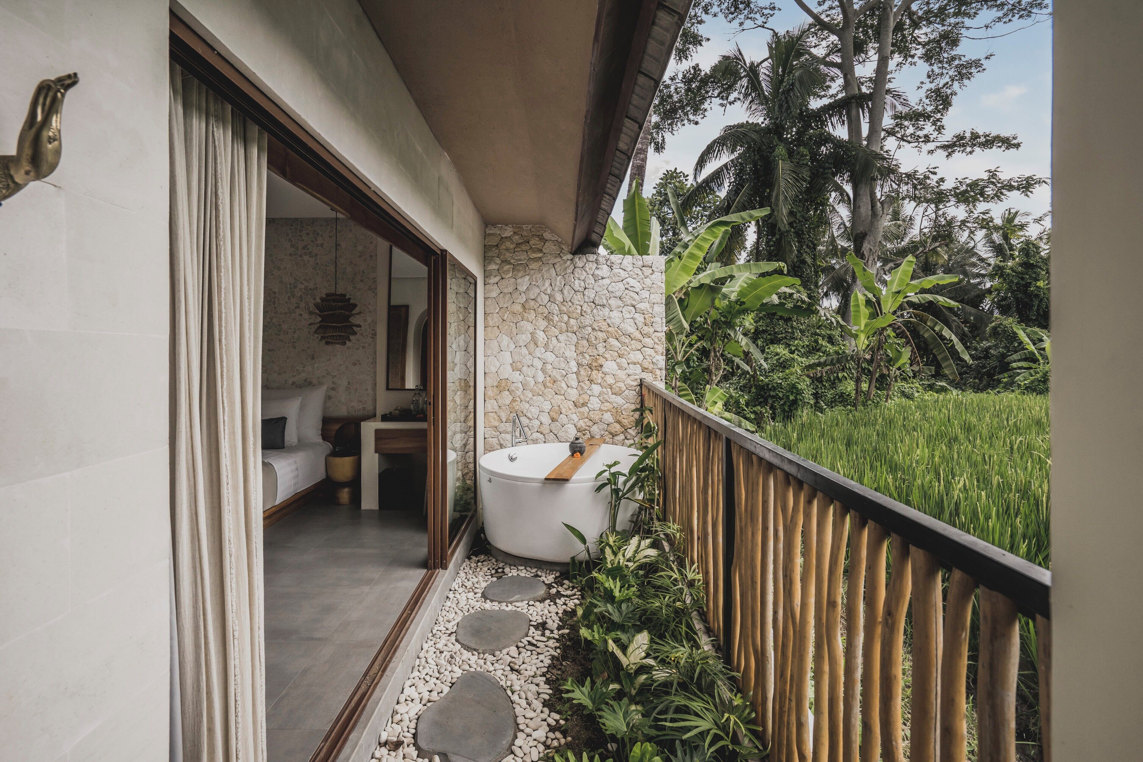 Værelse (Ubud) | Badeværelse | Hjemmesko, håndklæder