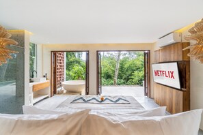 Jungle Room with Bathtub | 客房景觀