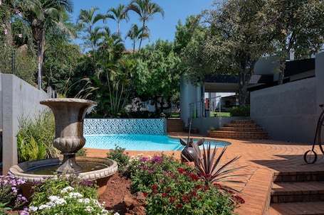 3 outdoor pools