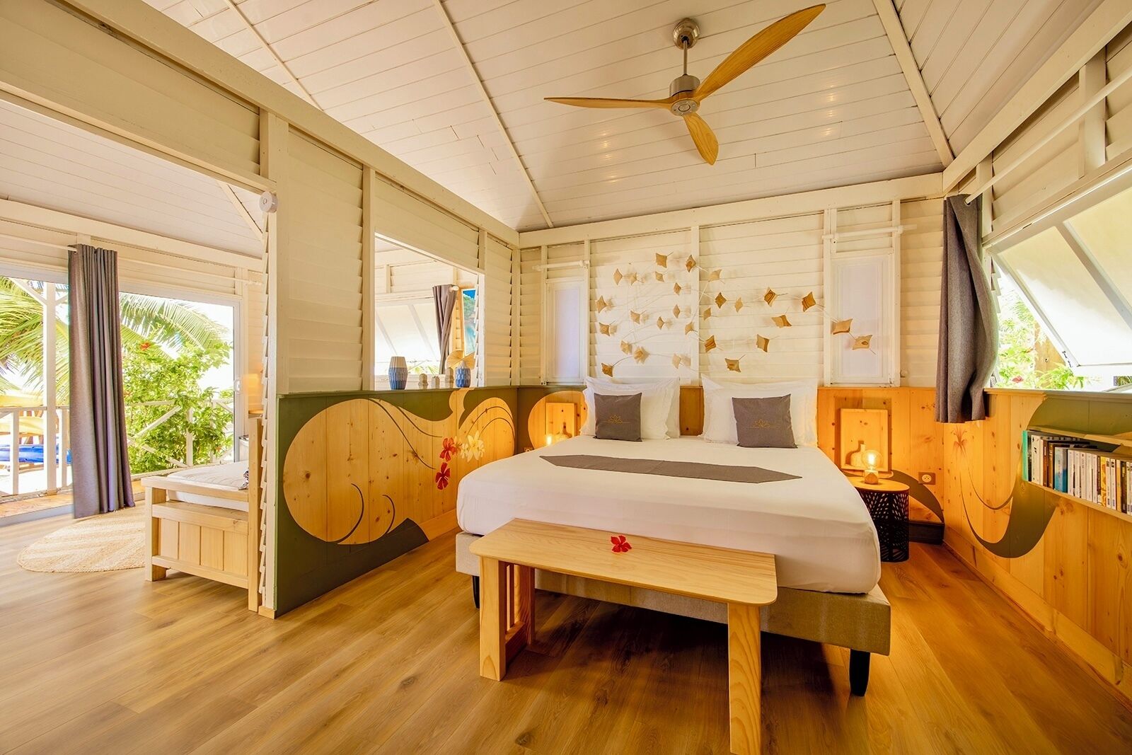 セレクト コンフォート製ベッド、ミニバー、セーフティボックス (室内)、客室ごとに異なる装飾