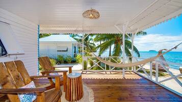Lagoon Beach Bungalow | Terrace/patio