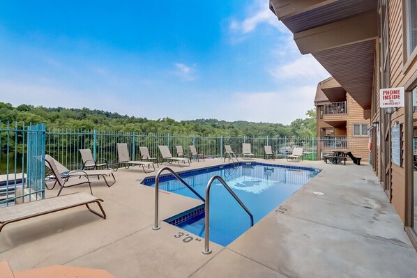 Indoor pool, a heated pool - Steph's Waterfront Retreat (Wisconsin Dells)