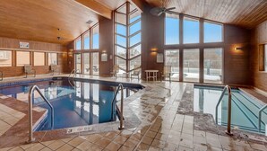 屋内プール、温水プール