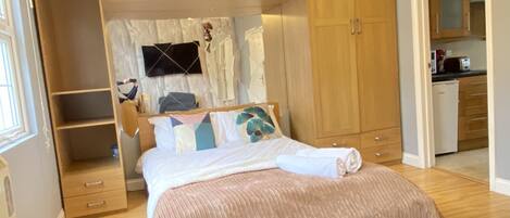 1 chambre, fer et planche à repasser, accès au Wi-Fi (inclus)