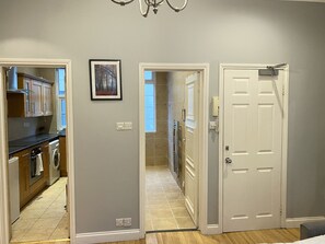 Interior - Immaculate Studio Apartment in Edgware Road (London)