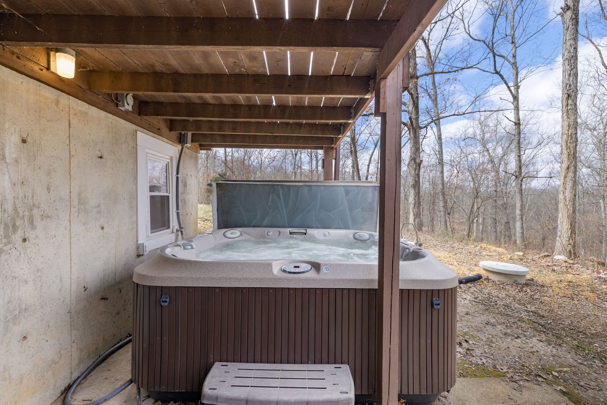 Outdoor spa tub