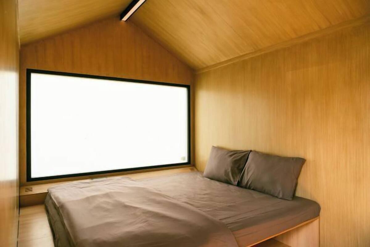 1 bilik tidur, meja, ruang kerja komputer riba