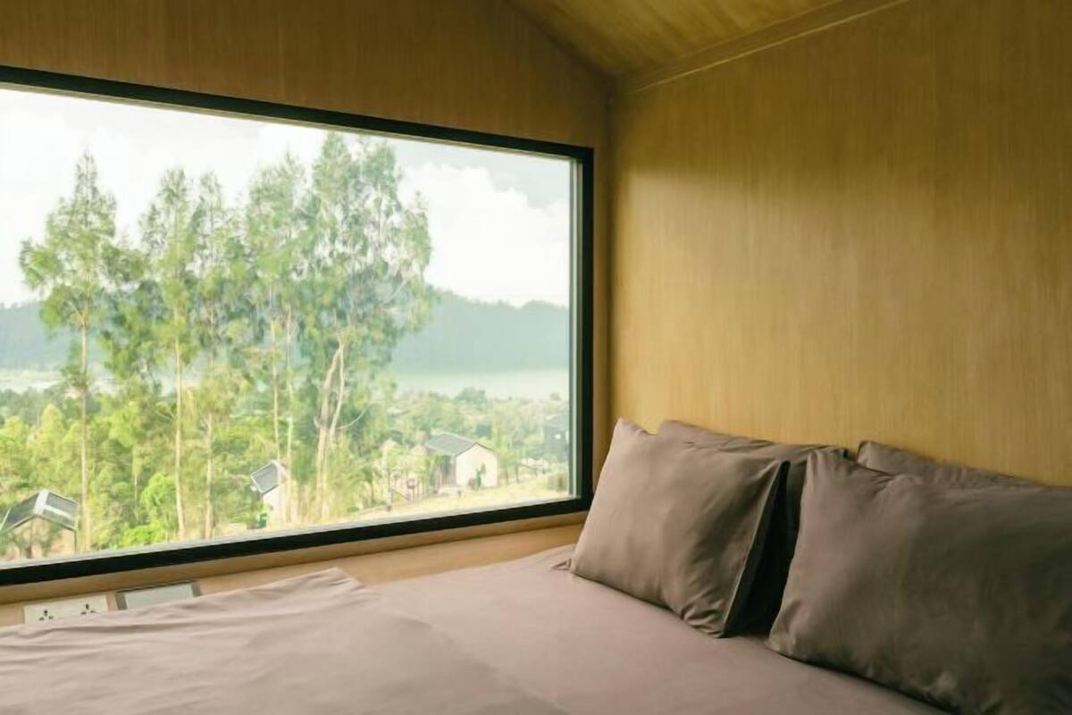Desk, laptop workspace, blackout drapes, WiFi (free)
