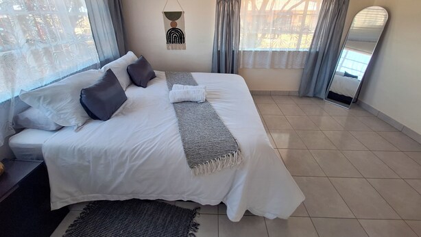 Deluxe Double Room - Eden Guest Farm (Bloemfontein)