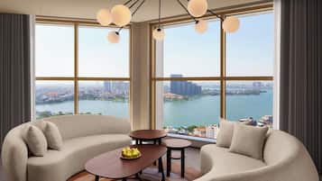 Nhà, 2 giường đôi (Upper, Double) | Khu phòng khách | Smart TV 65-inch có truyền hình cáp, TV