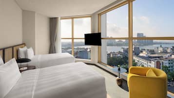 Minibar, caja de seguridad en la habitación y escritorio