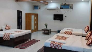 Family Room | 1 bedroom, free WiFi