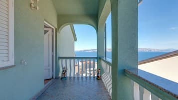 Standard-Apartment, 1 Doppelbett, Bergseite (Seaview Pool Suite Panorama 2) | Balkon