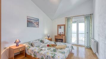 Appartement Standard, 1 lit double, côté montagne (Seaview Pool Suite Panorama 1) | 1 chambre, Wi-Fi gratuit, draps fournis