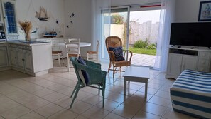 Tv, dvd-spelare och böcker