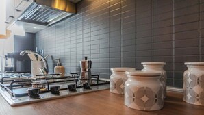茶具/咖啡用具、冰箱、微波炉、烤箱
